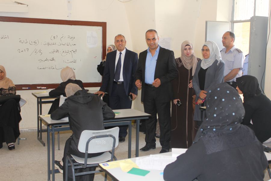نائب المحافظ يتفقد قاعات امتحان الثانوية العامة 