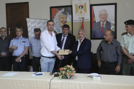 طوباس : توزيع مكرمة السيد الرئيس وجهاز المخابرات العامة لعدد من الجمعيات الخيرية