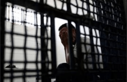 تدهور الوضع الصحي لأسيرين في النقب