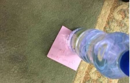 أغرب رسالة تركها شاب مع زجاجة مياه للإفطار في أحد المساجد