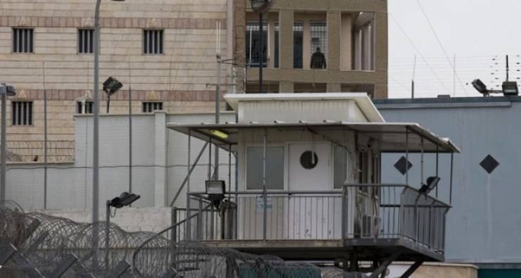 هجمة مسعورة على الأسرى بقرار خصم مخصصاتهم