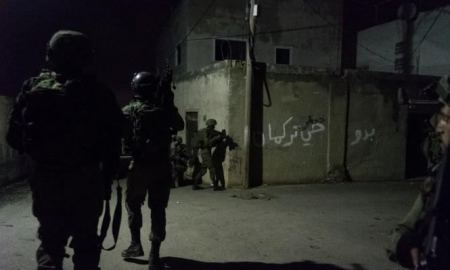 الاحتلال يداهم عدة مناطق في الخليل وينصب حواجز عسكرية