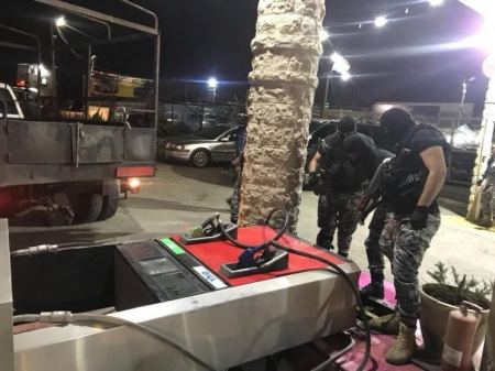 إغلاق محطتين لبيع المحروقات ومصادرة 5500 لتر