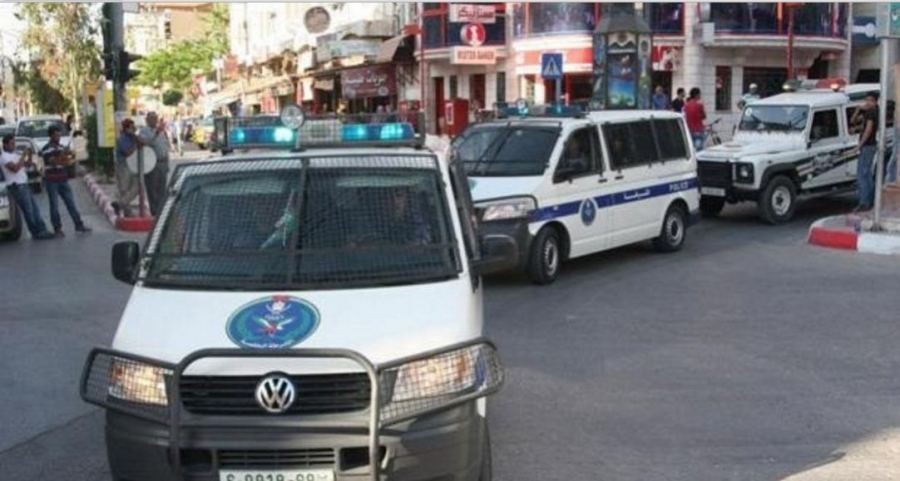 بينهم سيدة ..الشرطة تقبض على 3 أشخاص لقيامهم بسرقة عدة محلات تجارية في جنين