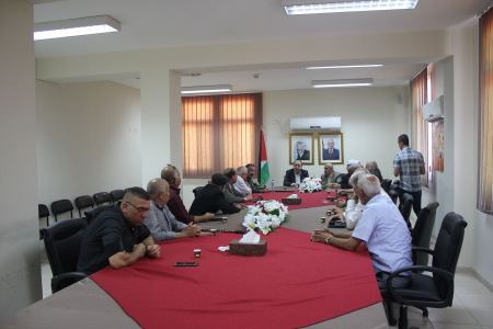  المحافظ رمضان يبحث مع لجان الإصلاح توحيد الجهود لإعادة تركيز عملها وتواصلها لحل الخلافات العشائرية العالقة و يحمل العائلة مسؤولية ردع اولادها