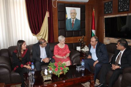  محافظ جنين يطلع القنصل البلجيكي العام على الأوضاع العامة في محافظة جنين 