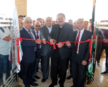 الوزير صيدم يعلن عن اعتماد برنامج الهندسة الكهربائية والطاقة المتجددة في الجامعة العربية الامريكية