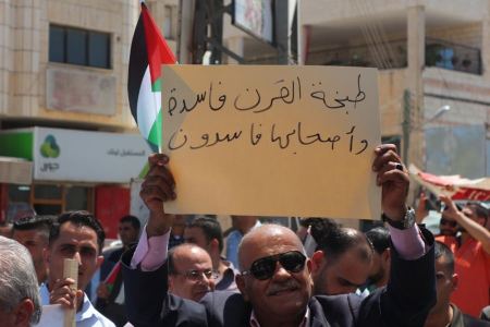 طوباس: "صفقة" وشمس وحناجر