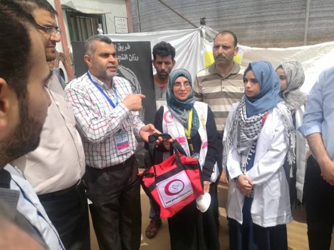 والدة الشهيدة رزان تستلم مكانها على حدود خانيونس