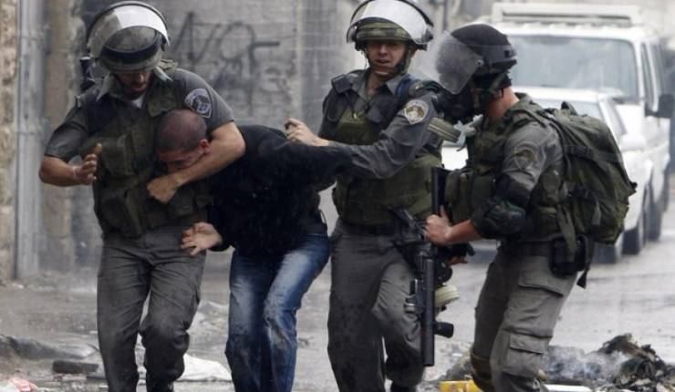 الاحتلال يعتقل فلسطينيًا في القدس بزعم حيازته لسكين