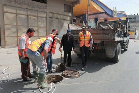 بلدية غزة تهيب بالمواطنين بضرورة الحفاظ على نظافة شبكات الصرف الصحي