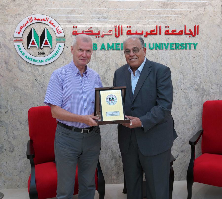 وفد أوكراني يزور الجامعة العربية الأمريكية