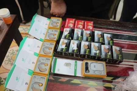 جنين: "حكي القرايا" ترعى توزيع سماعات لذوي إعاقة