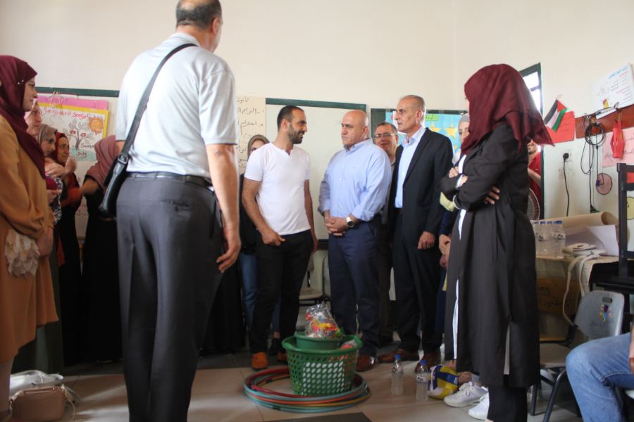  محافظ جنين يتفقد الدورات التدريبية لمنشطي المخيمات الصيفية في المحافظة 