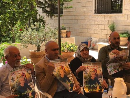 الرجوب وفعاليات جنين في زيارة تضامنية مع عائلتي الأسيرين المريضين الصباح وأبو وعر في المدينة بتنطيم حركة فتح في المدينة