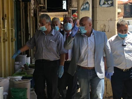 خلال جولته على الأسواق الرجوب يؤكد على ضرورة اللالتزام بالإجراءات الوقائية لمواجهة خطر انتشار فيروس كورونا