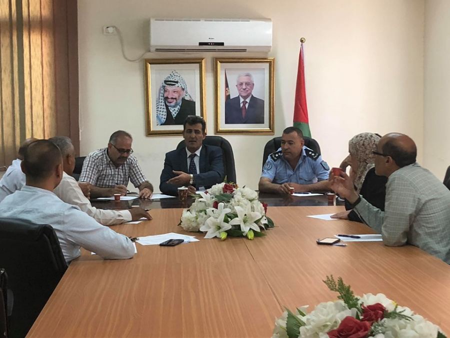 لجنة السير المحلية تناقش عدد من القضايا المرورية في المحافظة