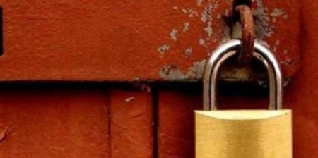 محافظ أريحا يغلق فيلا سياحية لخرقها الآداب والأخلاق العامة