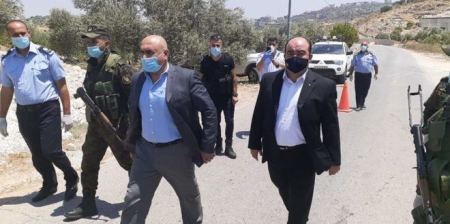  محافظ جنين ومدير الصحة يتفقدان بلدتي اليامون ويعبد للوقوف على الإجراءات بعد اغلاقهما بسبب فيروس كورونا