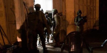 الإحتلال يعتقل 7 مواطنين من عدة مناطق بالضفة فجراً