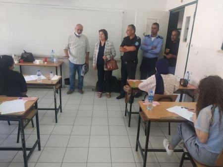 بلدية وشرطة الزبابدة يزوران قاعة الثانوية العامة