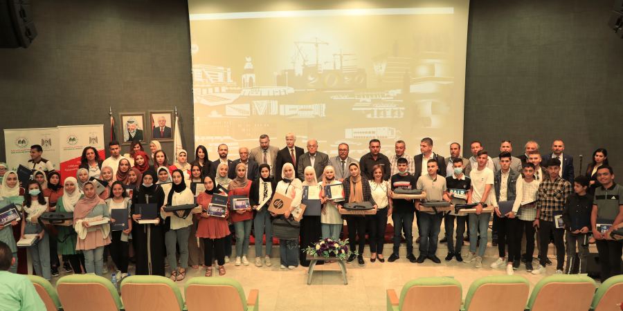 الجامعة العربية الأمريكية ووزارة التربية والتعليم تكرمان طلبة المدارس الفائزين بمسابقات أطلقتها الجامعة