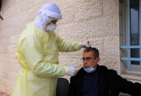 وفاة و154 إصابة جديدة بفيروس "كورونا" و140 حالة تعافٍ