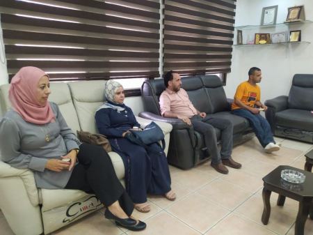مجموعة من الهيئة التأسيسية لبوابة المتطوعين تقوم بزياره لرئيس بلدية جنين