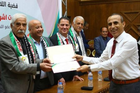 د. أبو هولي يعلن نتائج المسابقة البحثية " لأفضل بحث علمي منهجي حول قضية اللاجئين الفلسطينيين ويكرم الباحثين الفائزين