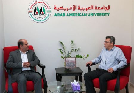 وكيل وزارة الإعلام في زيارة للجامعة العربية الأمريكية 