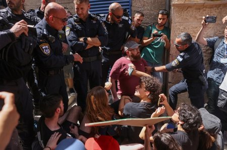 الاحتلال يقمع وقفة إسناد لعائلة صب لبن المهددة بالتهجير القسري
