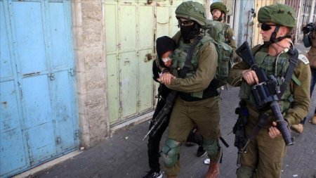 الاحتلال يعيق حركة المواطنين على الحواجز المحيطة بالقدس