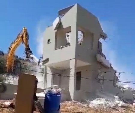الاحتلال يهدم 4 "فلل" سياحية في مدينة أريحا