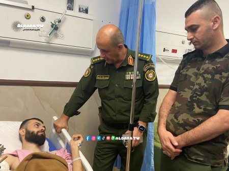 قائد منطقة جنين يعاود جرحى تم اصابتهم واستخدامهم دروعاً بشرية اثناء اقتحام مدينة جنين