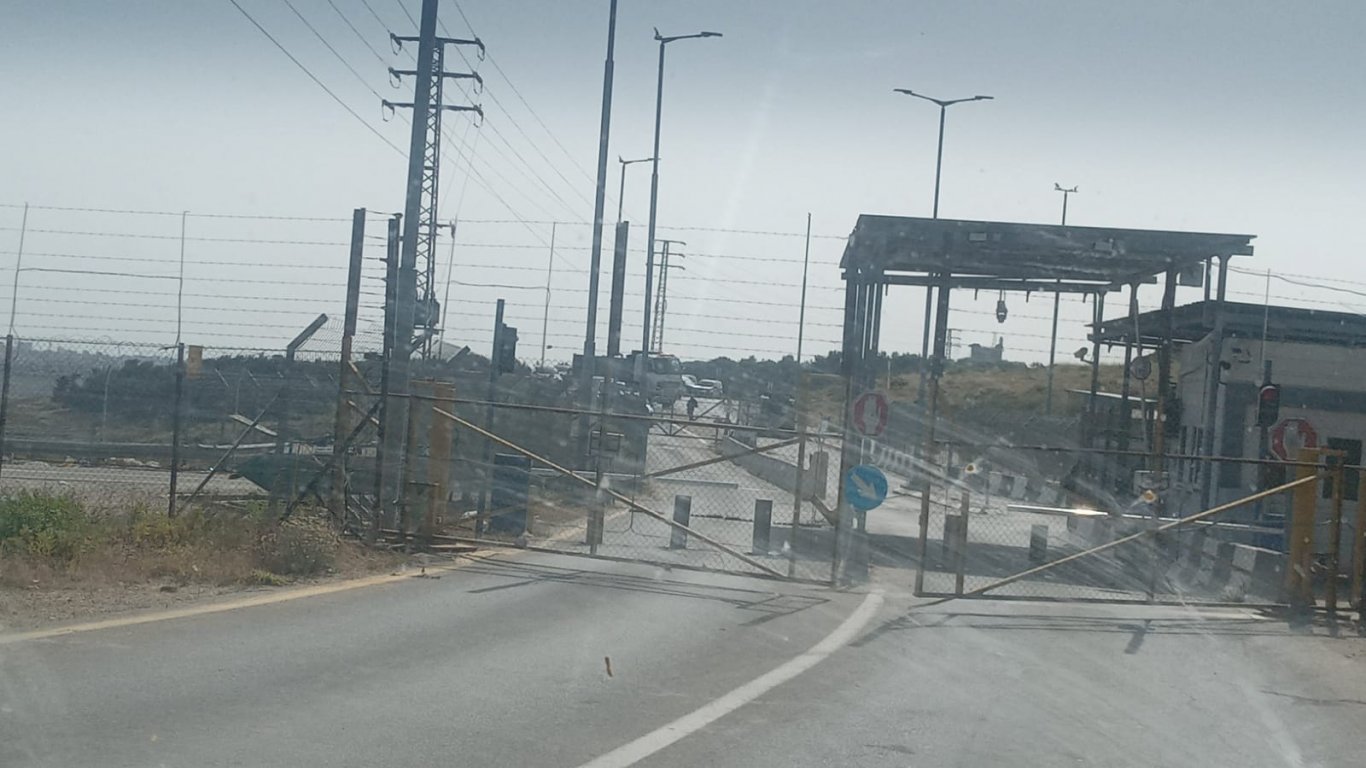 الاحتلال يغلق حاجز بيت اكسا شمال غرب القدس ويمنع طلبة 