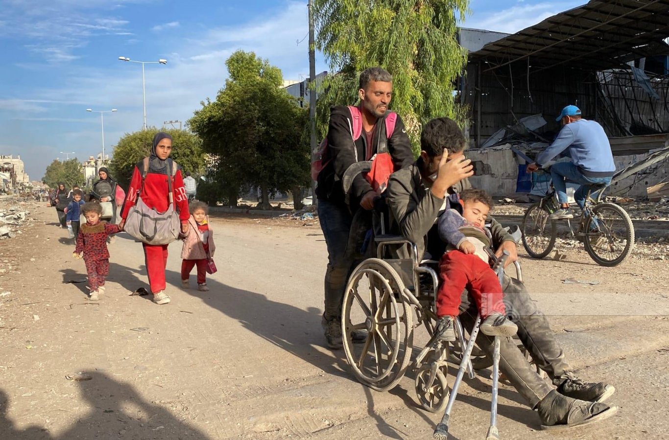 الاحتلال يجبر المواطنين على النزوح قسرا من مناطق في شمال قطاع غزة