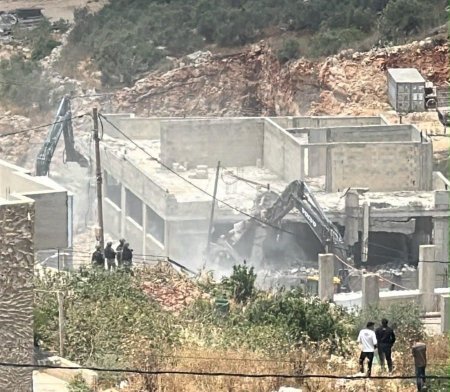 الاحتلال يهدم 8 منازل في برطعة جنوب غرب جنين ويهدد بهدم 12 أخرى