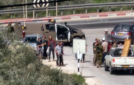 مستعمرون يحطمون مركبتين خلال هجوم على قرية برقا شرق رام الله