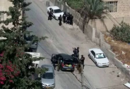 الاحتلال يطلق النار تجاه مركبة في عناتا ويعتقل سائقها