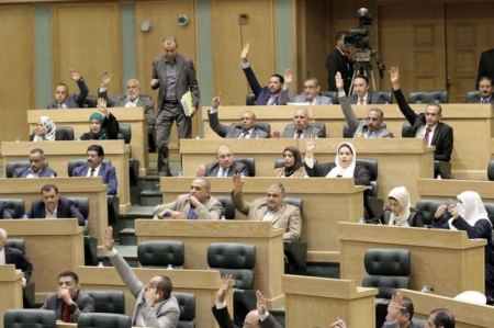 نواب اردنيون يوقعون مذكرة تطلب بطرد السفير الاسرائيلي