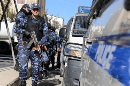القبض على 3 أشخاص بتهمة ترويج نقود مزيفه في جنين