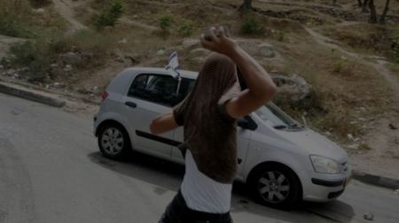 فلسطيني يواجه السجن 18 عاما بتهمة "زجاجة حارقة"