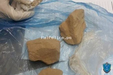 الشرطة تضبط نصف كيلوغرام من الهيروين الخام في الخليل