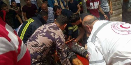 جنين:اصابة شاب بحادث انقلاب جرار زراعي وثلاثة أخرين بحالة اختناق اثر حريق مخزن