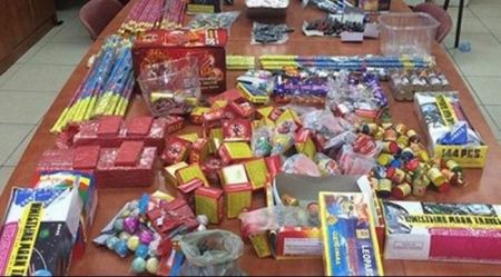 "الضابطة الجمركية" تحذر المواطنين من تداول الألعاب النارية أو الاتجار بها