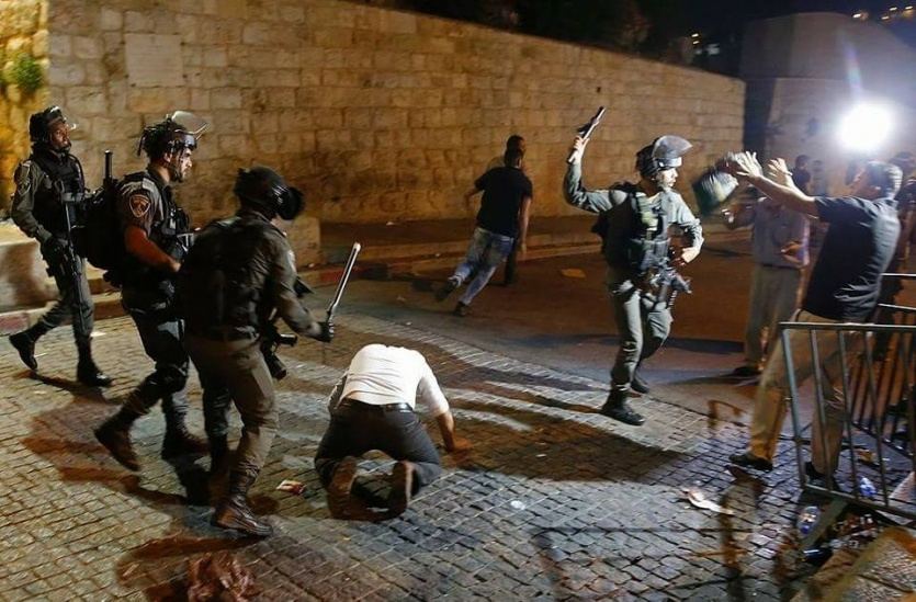 المصلون يرفضون دخول الأقصى لليوم الرابع.. ويوم غضب نصرة للقدس