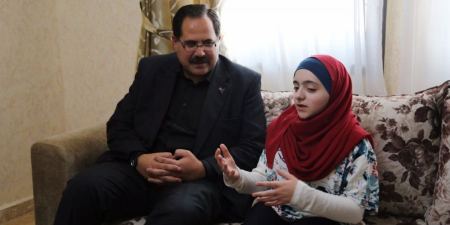 الطالبة بدرية نموذج آخر مشرف للإنجاز وتحدي الإعاقة