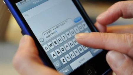 محكمة تحكم لزوجة بالطلاق بسبب تجاهل زوجها لرسائلها الهاتفية!