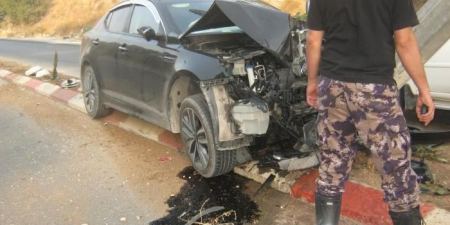 إصابة مواطن في حادث اصطدام مركبة بعمود كهرباء بجنين