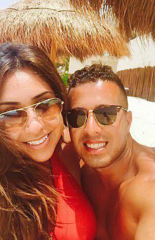 ذهبا لقضاء شهر عسل في هاواي لكن ما حدث لهما كان مفاجئاً!